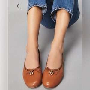 New in Box Tan Tory Burch charm ballet flat size 9